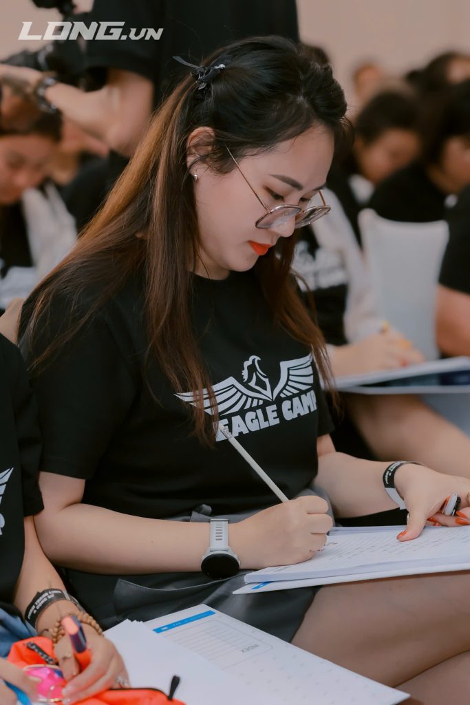 Tạ Kỳ Anh, Nguyễn Thị Huê, Huê THỊ